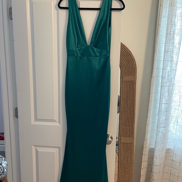 Windsor Green Formal Dress - Picture 2 of 6